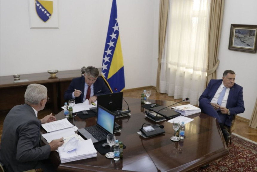 Kukić: I ovu su nam godinu pojeli skakavci, dogodine još gore