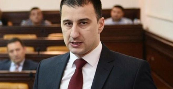 Proširiti izgradnju trotoara u naselju Drakulić