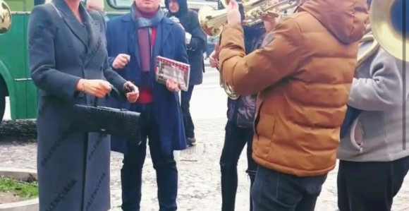 Karleuša i Vesić šetali Skadarlijom, pratili ih trubači