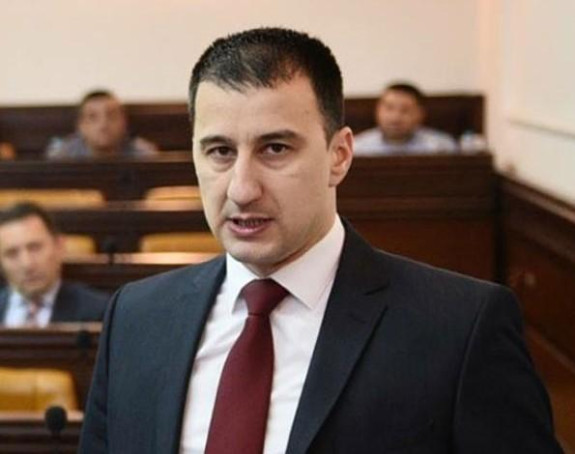 Проширити изградњу тротоара у насељу Дракулић