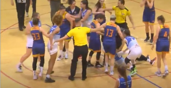 Haos u Tuzli: Tuča košarkašica Orlova i Jedinstva (VIDEO)