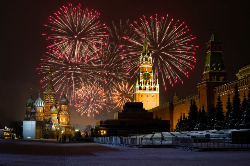 Moskvu u ponoć obasjao predivni vatromet