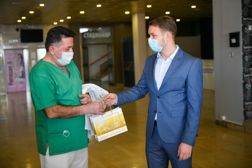 Stanivuković darivao prvorođenu bebu u Banjaluci