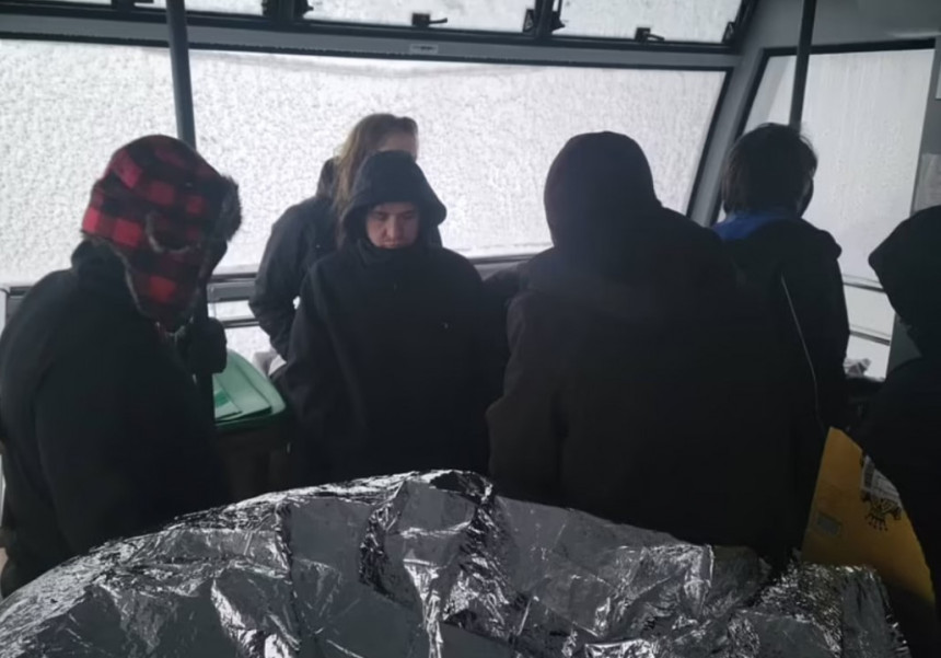 Zbog kvara novu godinu dočekali u kabini žičare