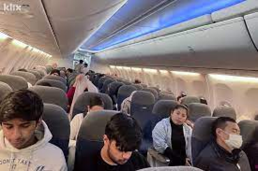 Satima u avionu čekali da polete s aerodroma Tuzla