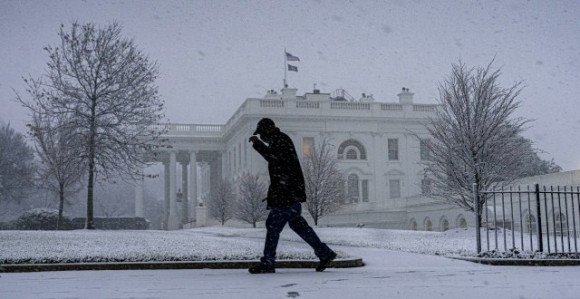 Snježna mećava paralisala glavni grad Amerike