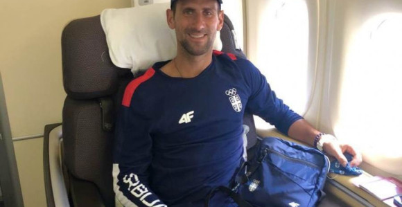 Novak sletio i ne smije da izađe iz aviona