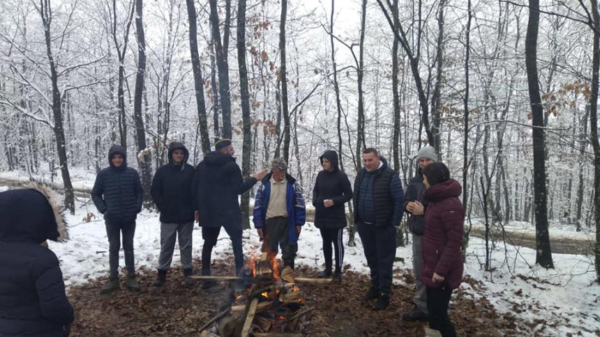 SREĆNA BADNJICA: Najljepše je sa našim narodom (Foto)