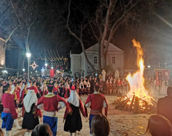 Tradicionalno nalaganje badnjaka u Hercegovini