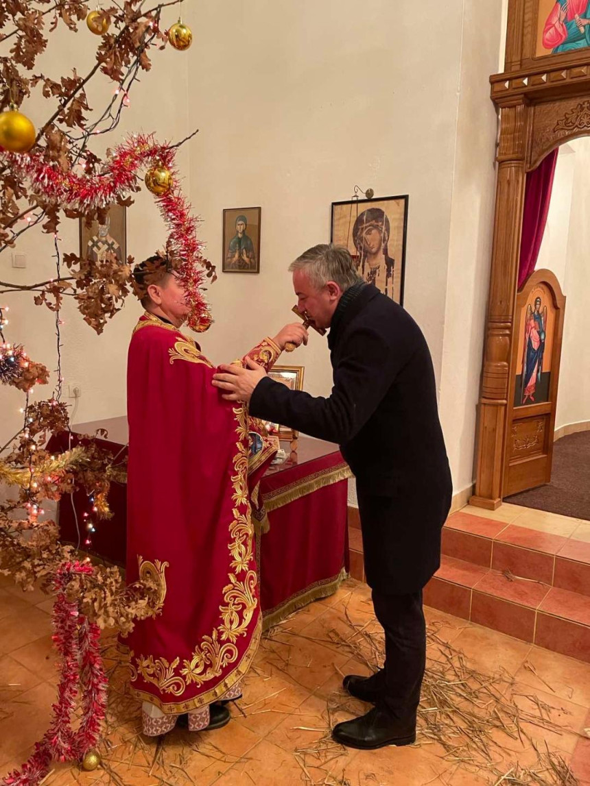 Borenović na božićnoj liturgiji u Sanskom Mostu