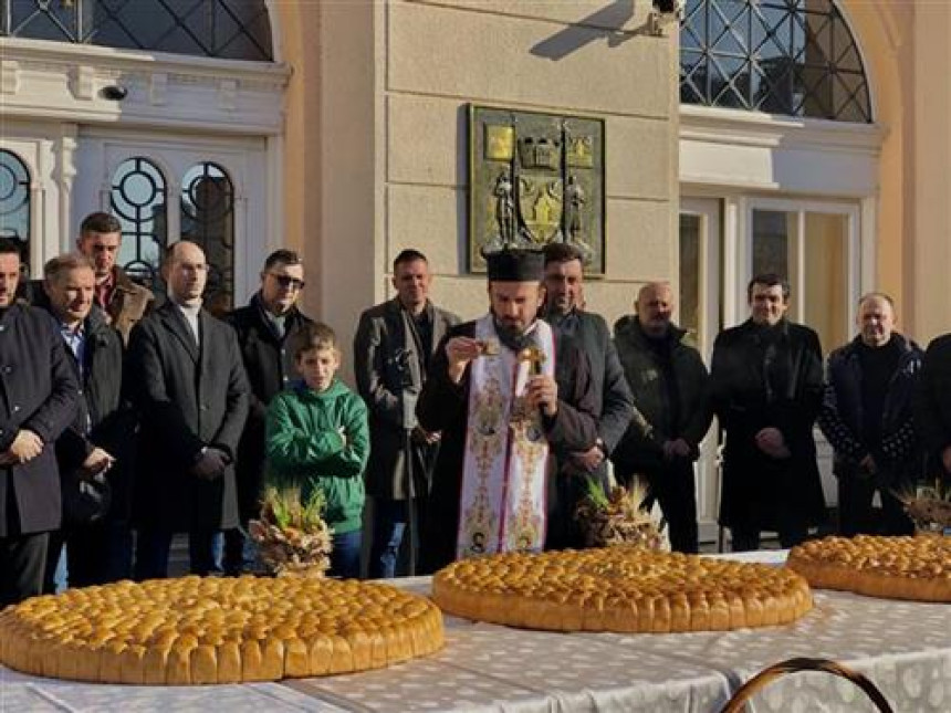Малишанима чесница са седам златника