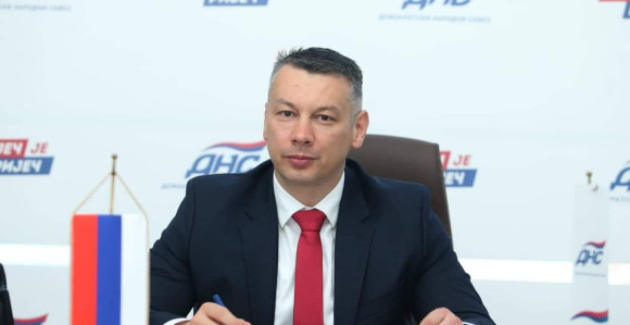 Niko nema pravo da se poigrava Republikom Srpskom