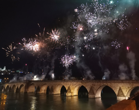 Vatromet i bakljada povodom dana Republike