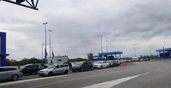 Duga čekanja na prelazak granice prama Hrvatskoj