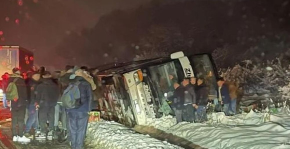 Prevrnuo se autobus kod Kruševca, ima povrijeđenih
