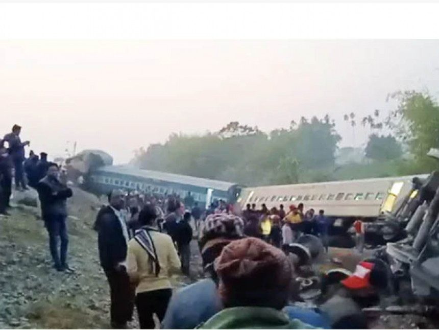 Indija: Voz iskočio iz šina, ima poginulih (VIDEO)