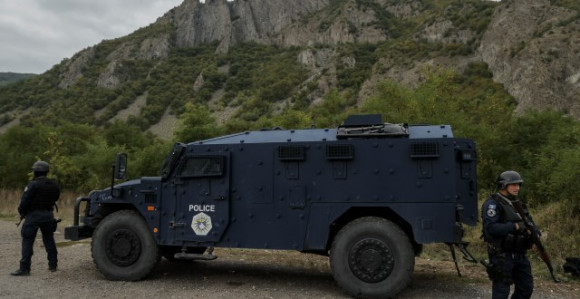 Pojačane snage specijalne policije na putu ka Jarinju