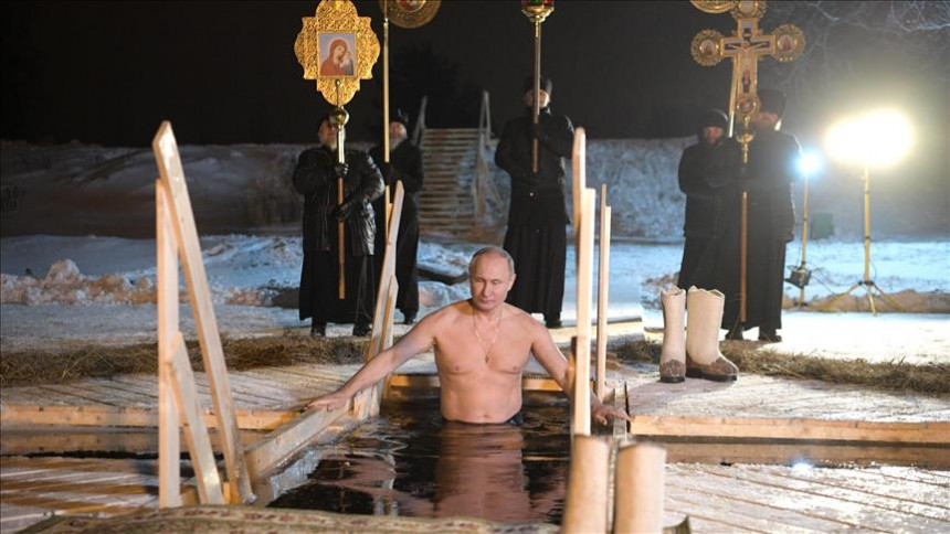 Путин неће заронити у ледену воду, разлог пандемија