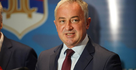 Додик јавно прави конфликте, а тајно, иза сцене муља