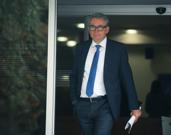 Dodikova politika nema smisla osim pravljenja magle