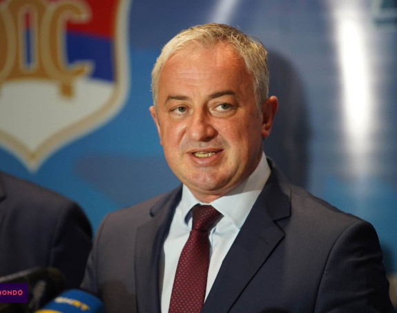 Dodik javno pravi konflikte, a tajno, iza scene mulja