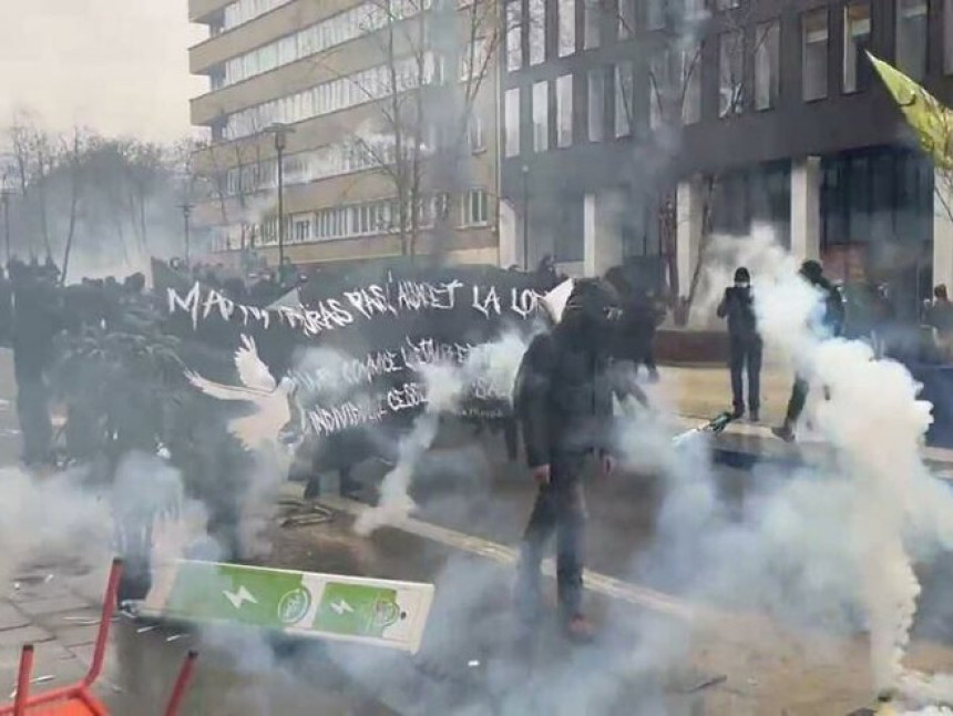 Protest u Briselu: Upotrebljeni suzavac i vodeni topovi