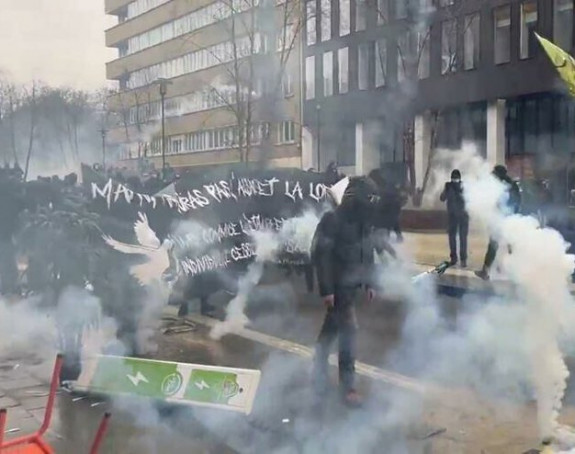 Протест у Бриселу: Употребљени сузавац и водени топови