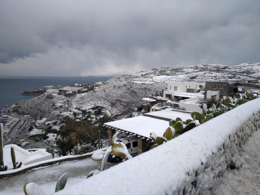 Snijegom okovana ljetovališta, grčka ostrva u bijelom