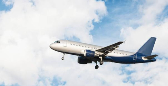 Pilot prekinuo let jer mu se završila smena!?