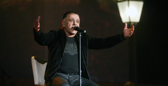 Niko nema srca da kaže majci da joj je sin Aki preminuo!
