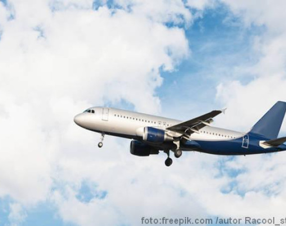Pilot prekinuo let jer mu se završila smena!?