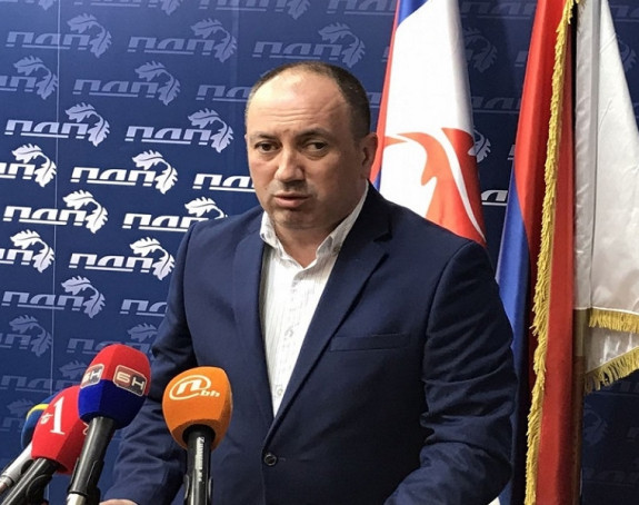 Чубриловић нас није позвао, али Човића и Бакира  јесте