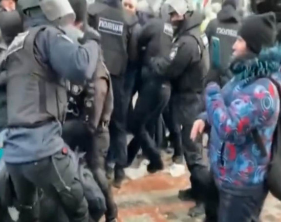 Više desetina povrijeđeno na protestu u Kijevu