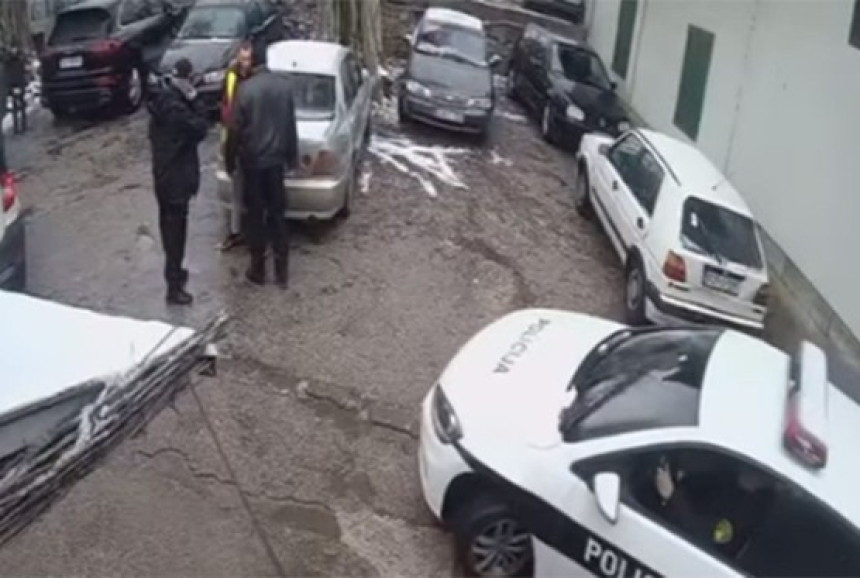 Traži se suspenzija za policajca koji je tukao mladića