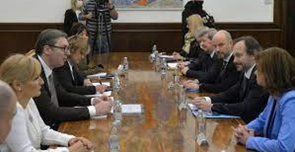 Vučić razgovarao sa evropskim posrednicima