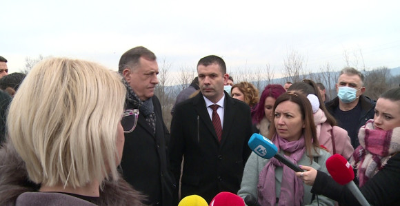 Most obećavate 50 godina! DODIK: Žalite se Titi!