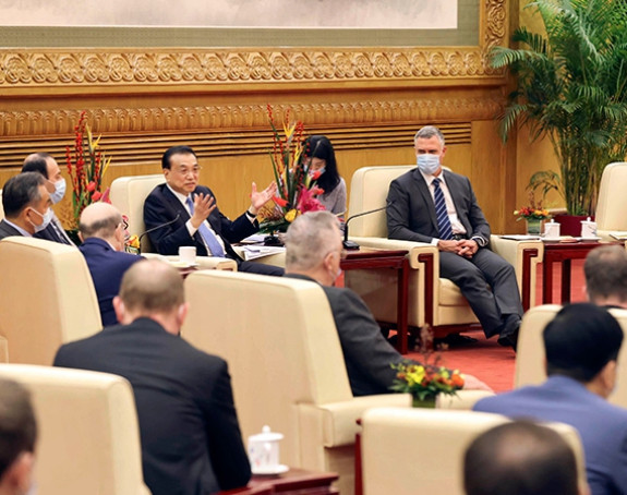 Premijer Li: Kina pozdravlja predloge stranih stručnjaka
