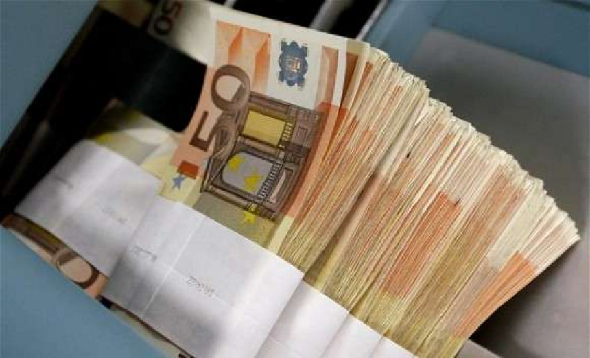 Iz banke ukrala 300.000 evra, potrošila u kladionici