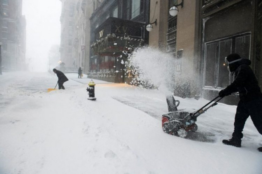 Ciklonska bomba u SAD: U Bostonu 60 cm snijega