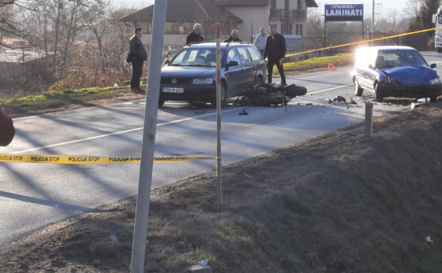 Sudar tri vozila, motociklista prevezen u bolnicu