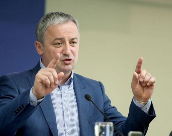 "Власт нас увлачи у тензије, а циљ је проклета корист"