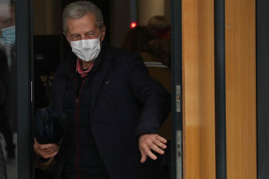 Posle 4 sata Miroslav Ilić izašao nasmejan iz suda!