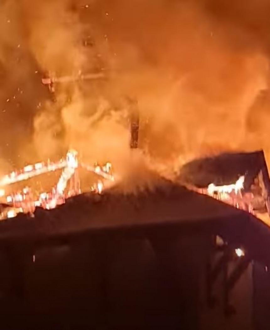 Veliki požar u manastiru: Vatra zahvatila konak