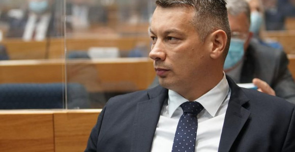Vlast kapitulirala od straha da ne izgubi pozicije