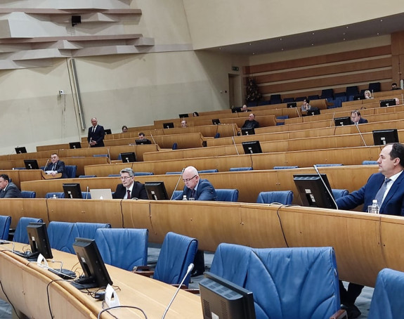 Poslanici SNSD-a glasali za neke tačke dnevnog reda