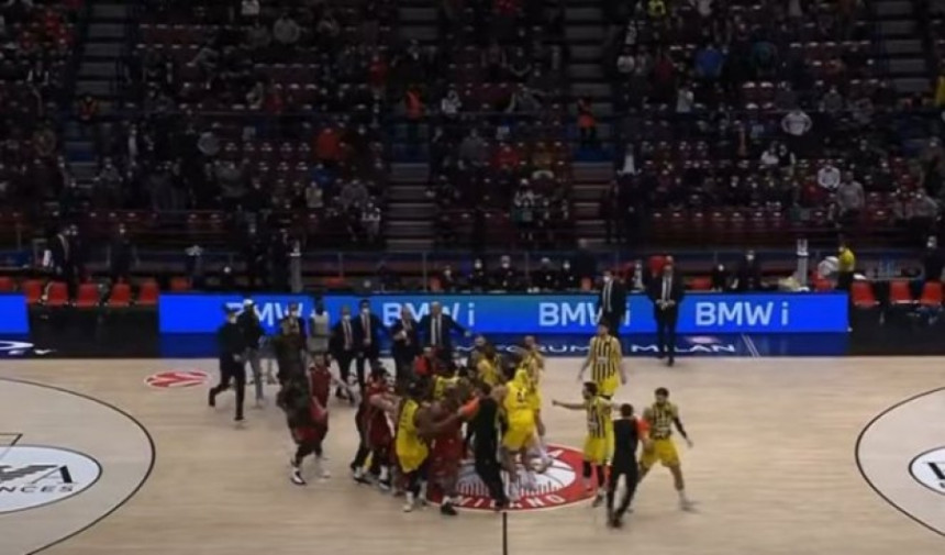Gudurić naljutio protivnika, bilo i udaraca (VIDEO)