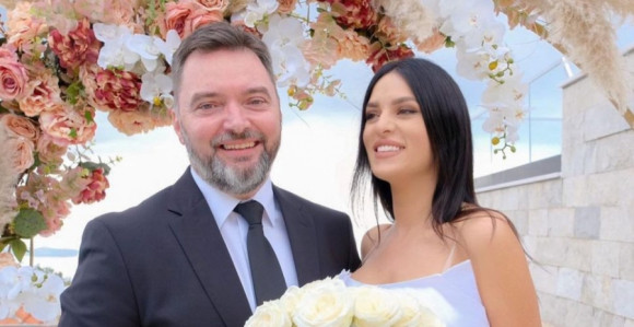 'Ko šmrče - s vlasti hodi. Ko porodicu zlostavlja - još državu vodi'
