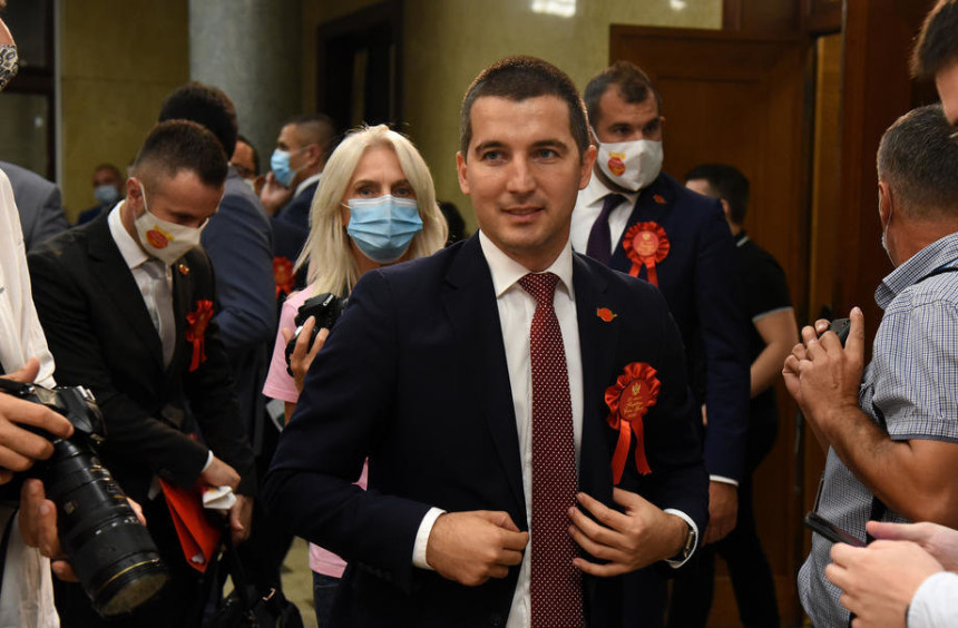 CG: Spremaju se protesti, ako bude smijenjen Bečić?