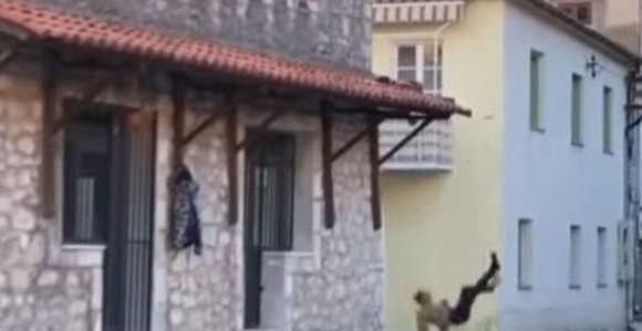 Trebinje: Radio sklekove na zidu, pao sa šest metara