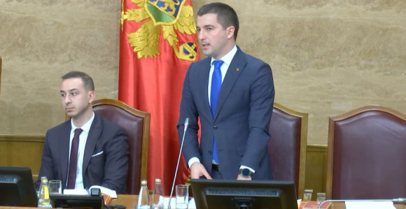 Parlament Crne Gore: Smijenjen Aleksa Bečić